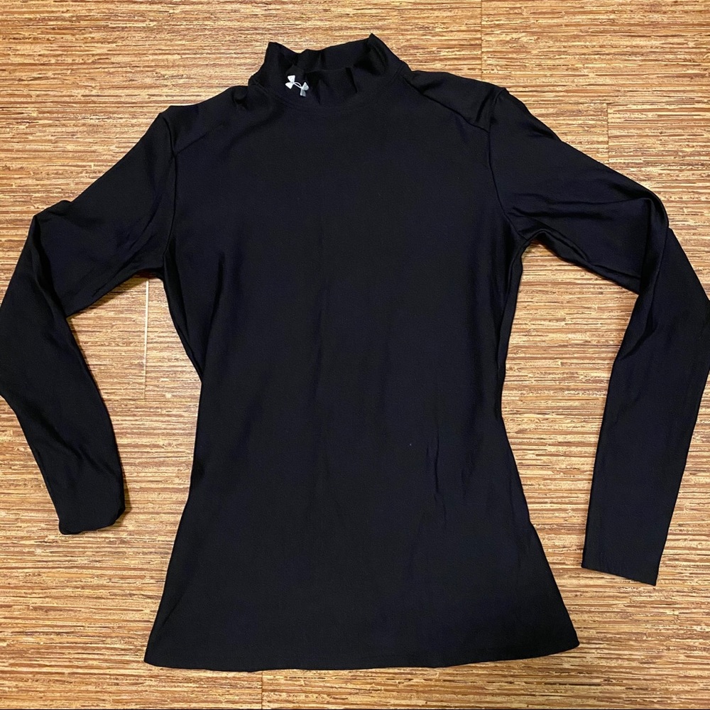 Black long sleeve under armour cold gear shirt